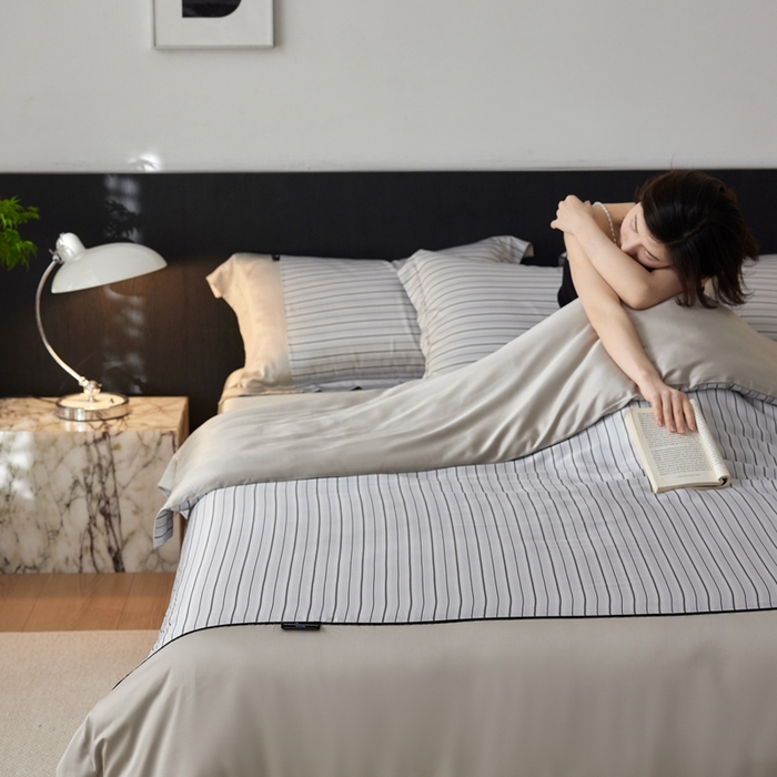 91家纺网 家纺一手货源 找家纺 安莱生活 2025年新款60支兰精天丝数码印花条纹时尚款四件套 黛夏-灰