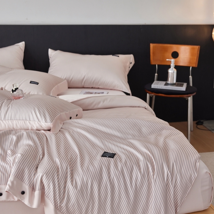 91家纺网 家纺一手货源 找家纺 安莱生活 2025年新款60支兰精天丝数码印花条纹时尚款四件套 多琳-粉