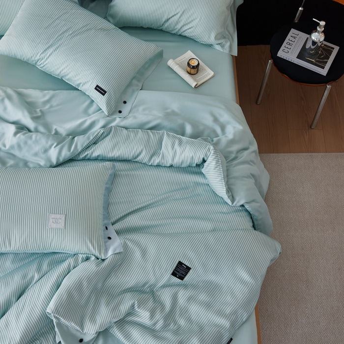 91家纺网 家纺一手货源 找家纺 安莱生活 2025年新款60支兰精天丝数码印花条纹时尚款四件套 多琳-绿