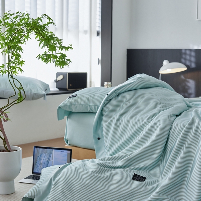 91家纺网 家纺一手货源 找家纺 安莱生活 2025年新款60支兰精天丝数码印花条纹时尚款四件套 多琳-绿