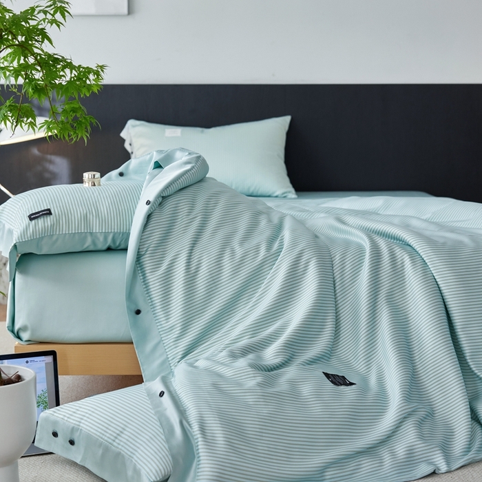 91家纺网 家纺一手货源 找家纺 安莱生活 2025年新款60支兰精天丝数码印花条纹时尚款四件套 多琳-绿