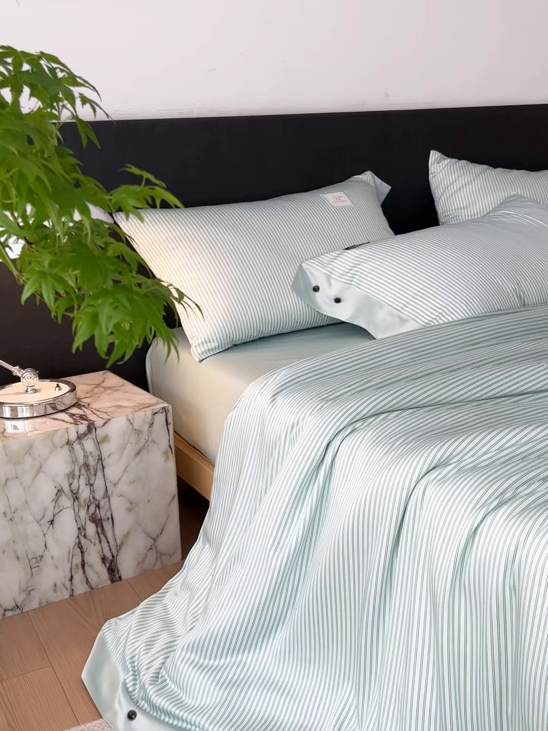 91家纺网 家纺一手货源 找家纺 安莱生活 2025年新款60支兰精天丝数码印花条纹时尚款四件套 多琳-绿