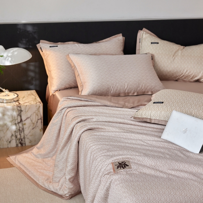 安莱生活 2025年新款60支兰精天丝数码印花条纹时尚款四件套 沁雨-粉咖