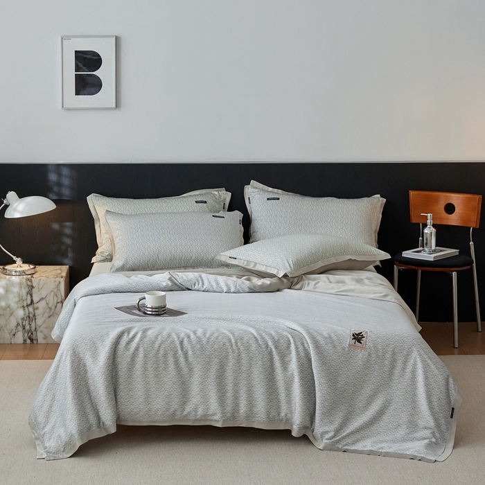 91家纺网 家纺一手货源 找家纺 安莱生活 2025年新款60支兰精天丝数码印花条纹时尚款四件套 沁雨-灰绿