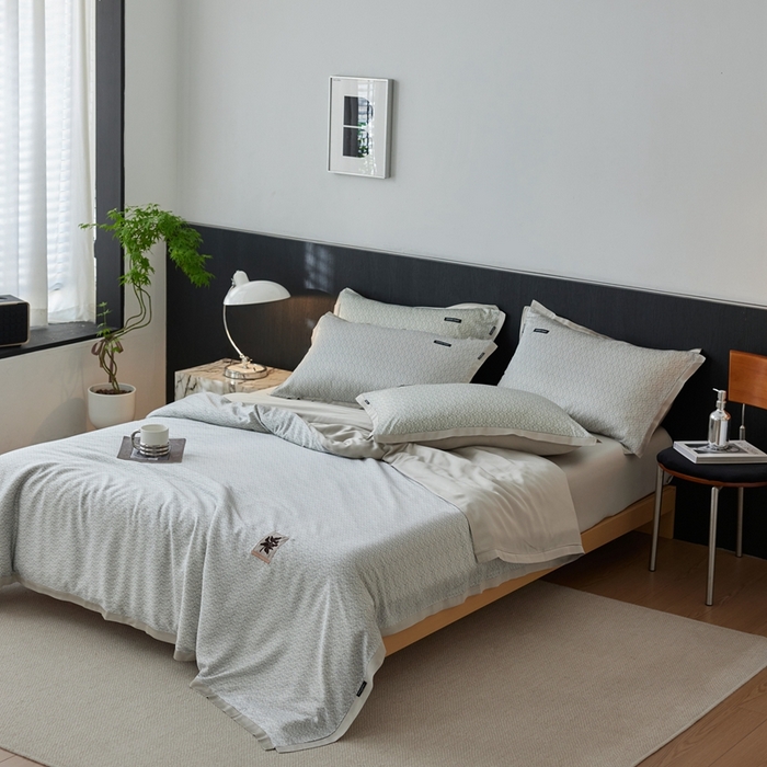 91家纺网 家纺一手货源 找家纺 安莱生活 2025年新款60支兰精天丝数码印花条纹时尚款四件套 沁雨-灰绿