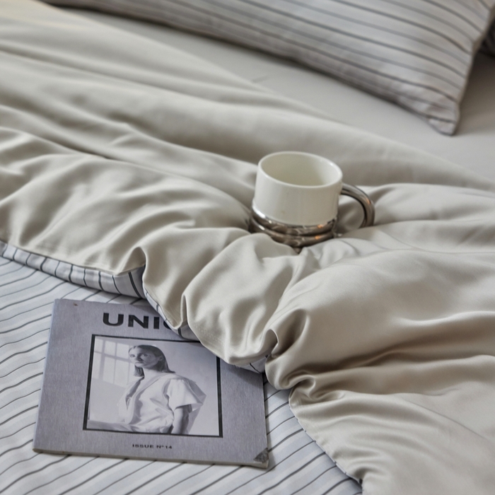 91家纺网 家纺一手货源 找家纺 安莱生活 2025年新款60支兰精天丝数码印花条纹时尚款四件套 织锦-灰