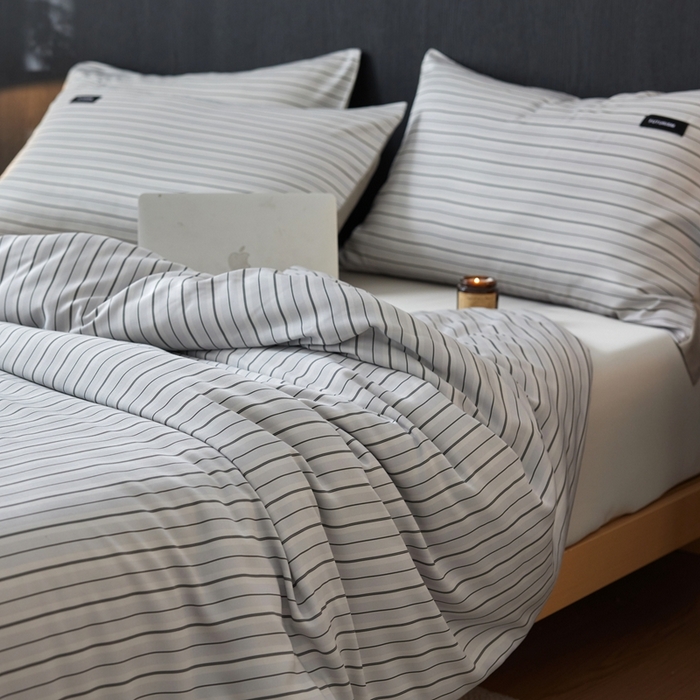 91家纺网 家纺一手货源 找家纺 安莱生活 2025年新款60支兰精天丝数码印花条纹时尚款四件套 织锦-灰