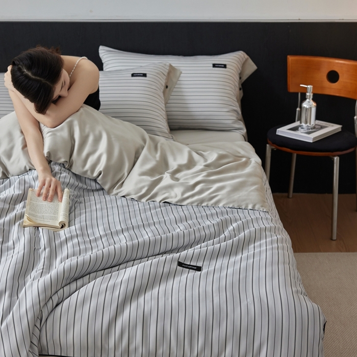 91家纺网 家纺一手货源 找家纺 安莱生活 2025年新款60支兰精天丝数码印花条纹时尚款四件套 织锦-灰