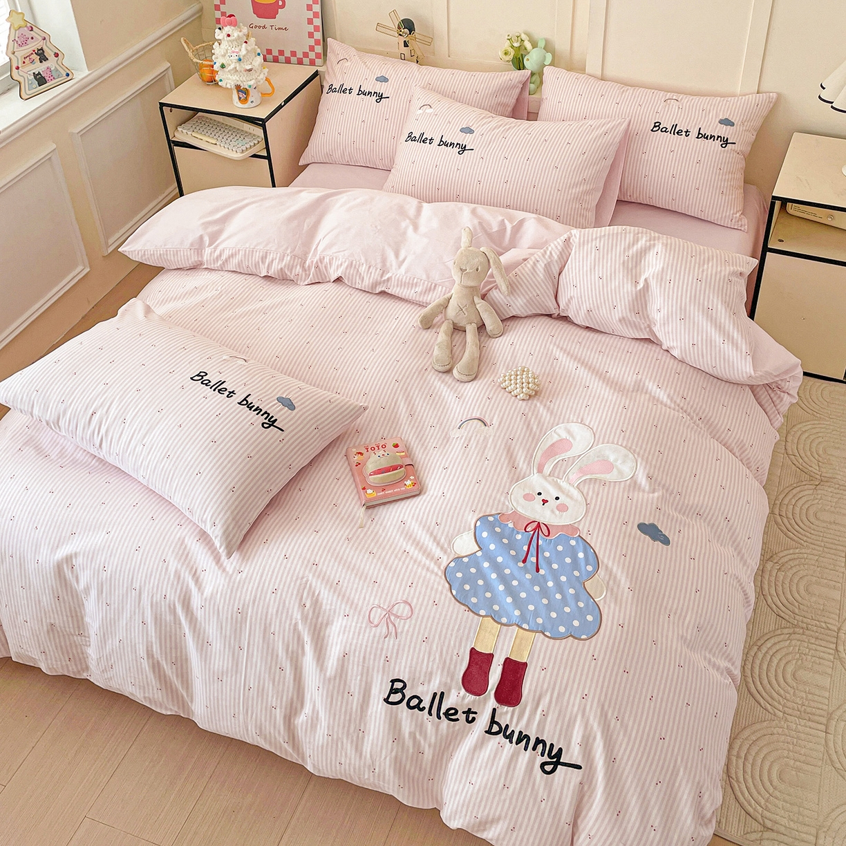 91家纺网 家纺一手货源 找家纺 娜娜 2025新款13376全棉贴布绣四件套 萌萌兔-嫩粉