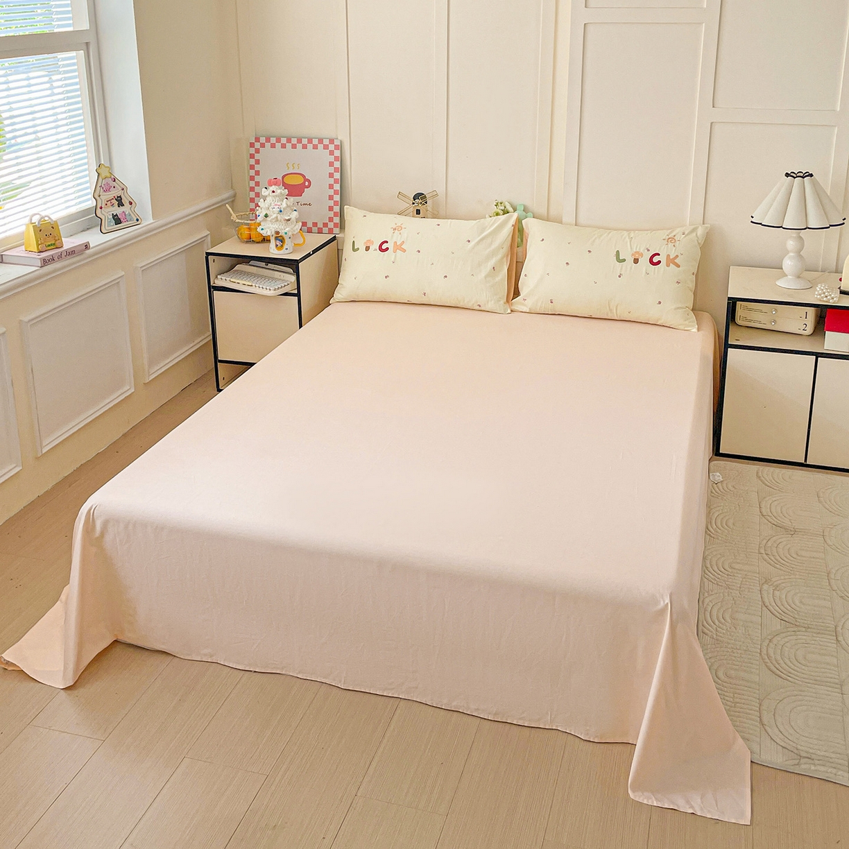 91家纺网 家纺一手货源 找家纺 娜娜 2025新款13376全棉贴布绣四件套 帽子女孩-米黄