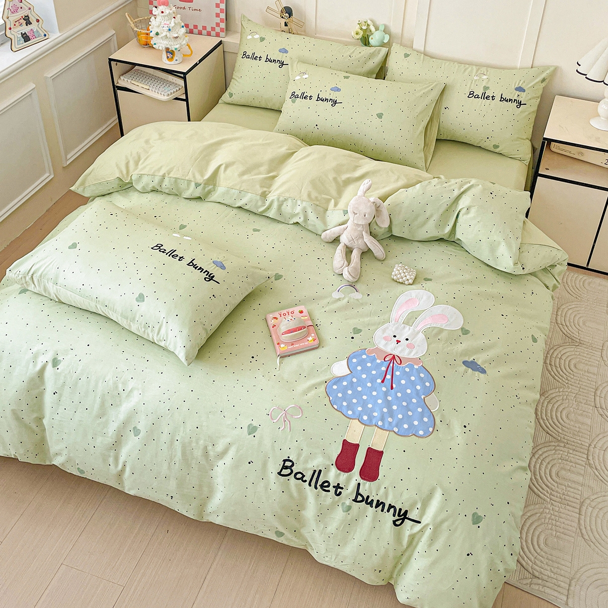 91家纺网 家纺一手货源 找家纺 娜娜 2025新款13376全棉贴布绣四件套 萌萌兔-浅绿