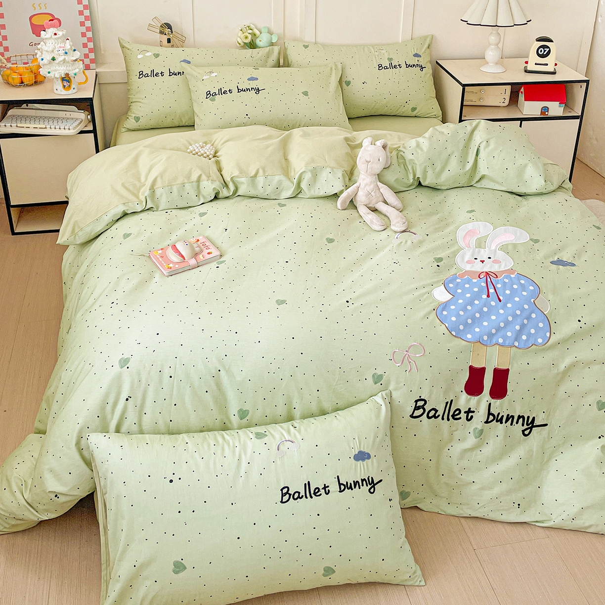 91家纺网 家纺一手货源 找家纺 娜娜 2025新款13376全棉贴布绣四件套 萌萌兔-浅绿