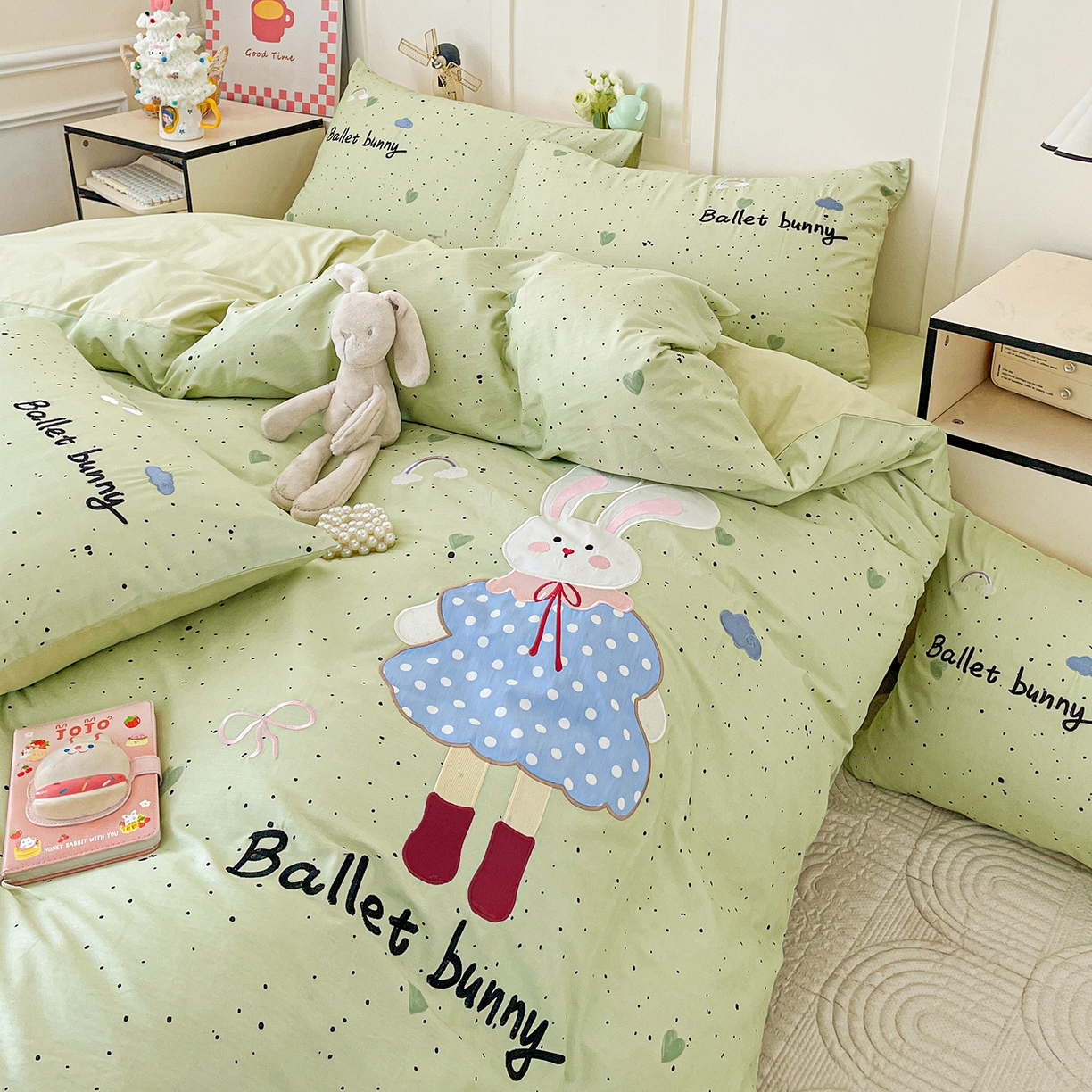 91家纺网 家纺一手货源 找家纺 娜娜 2025新款13376全棉贴布绣四件套 萌萌兔-浅绿