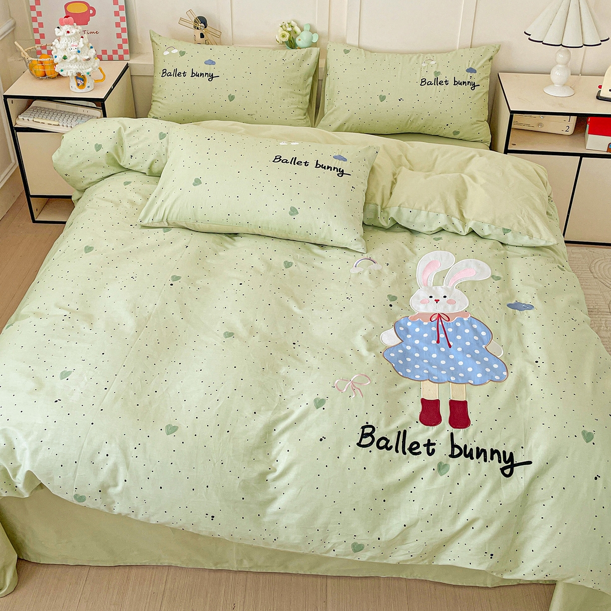 91家纺网 家纺一手货源 找家纺 娜娜 2025新款13376全棉贴布绣四件套 萌萌兔-浅绿