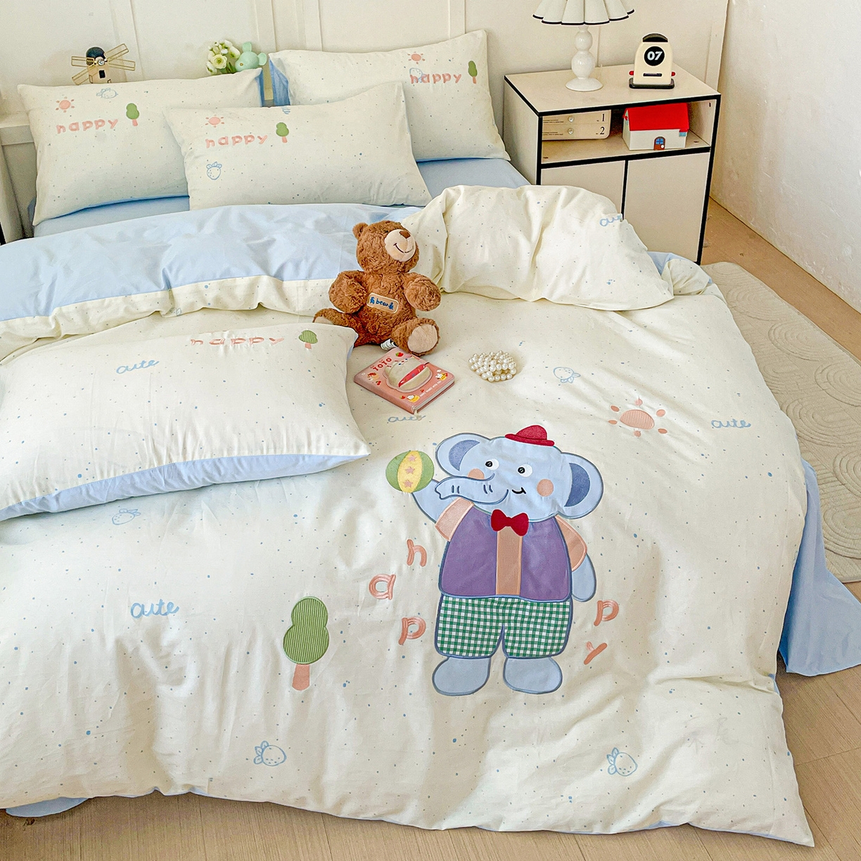 91家纺网 家纺一手货源 找家纺 娜娜 2025新款13376全棉贴布绣四件套 小飞象