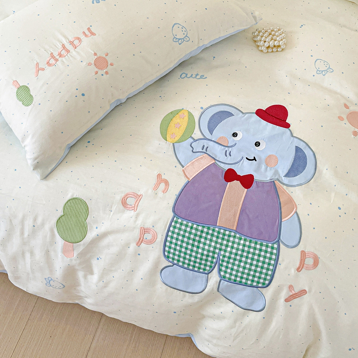 91家纺网 家纺一手货源 找家纺 娜娜 2025新款13376全棉贴布绣四件套 小飞象