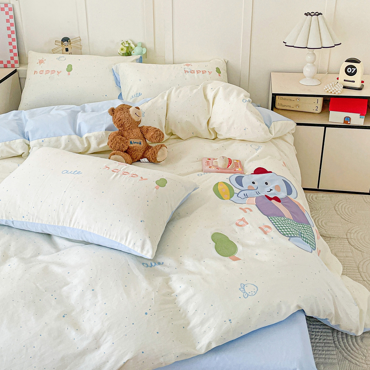 91家纺网 家纺一手货源 找家纺 娜娜 2025新款13376全棉贴布绣四件套 小飞象