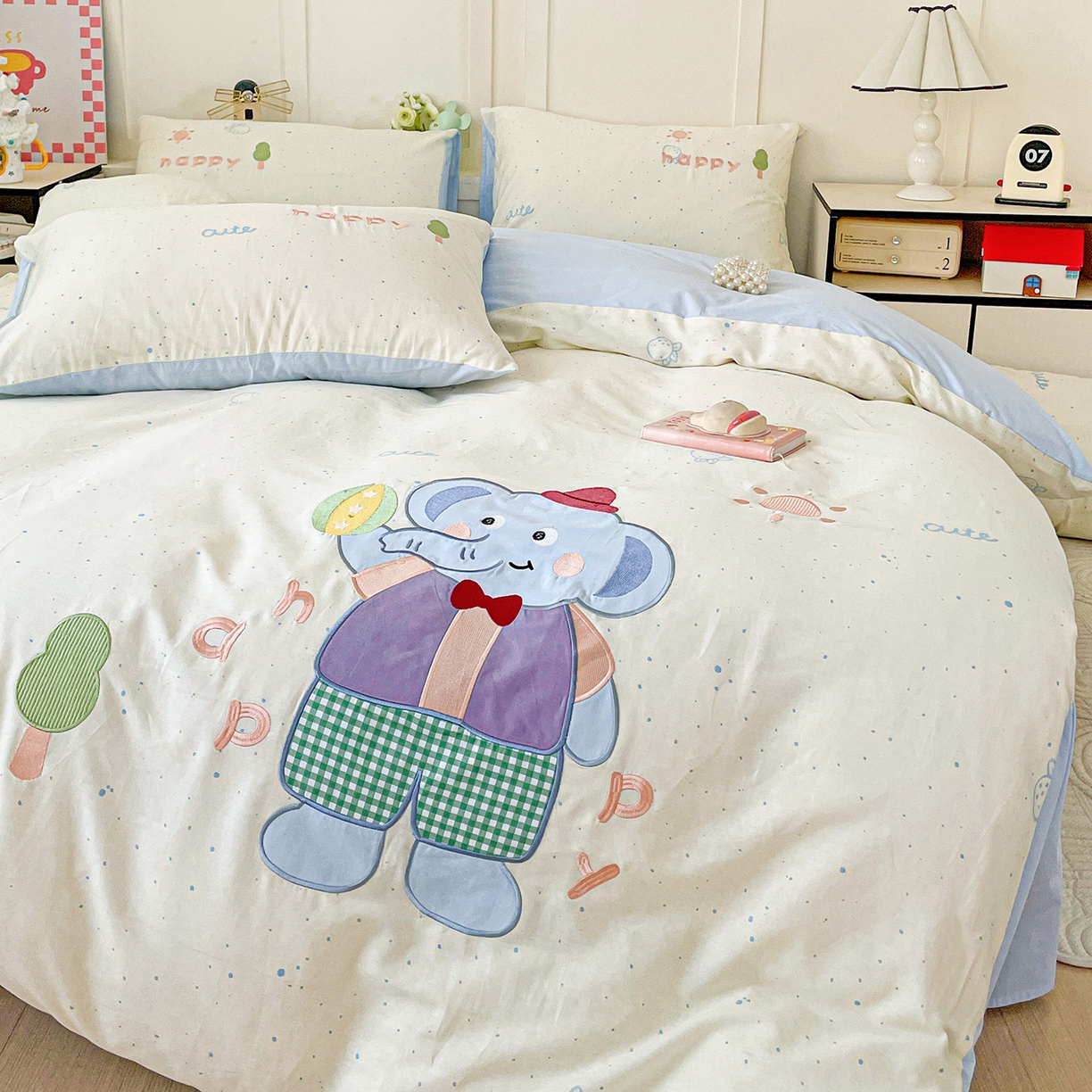 91家纺网 家纺一手货源 找家纺 娜娜 2025新款13376全棉贴布绣四件套 小飞象