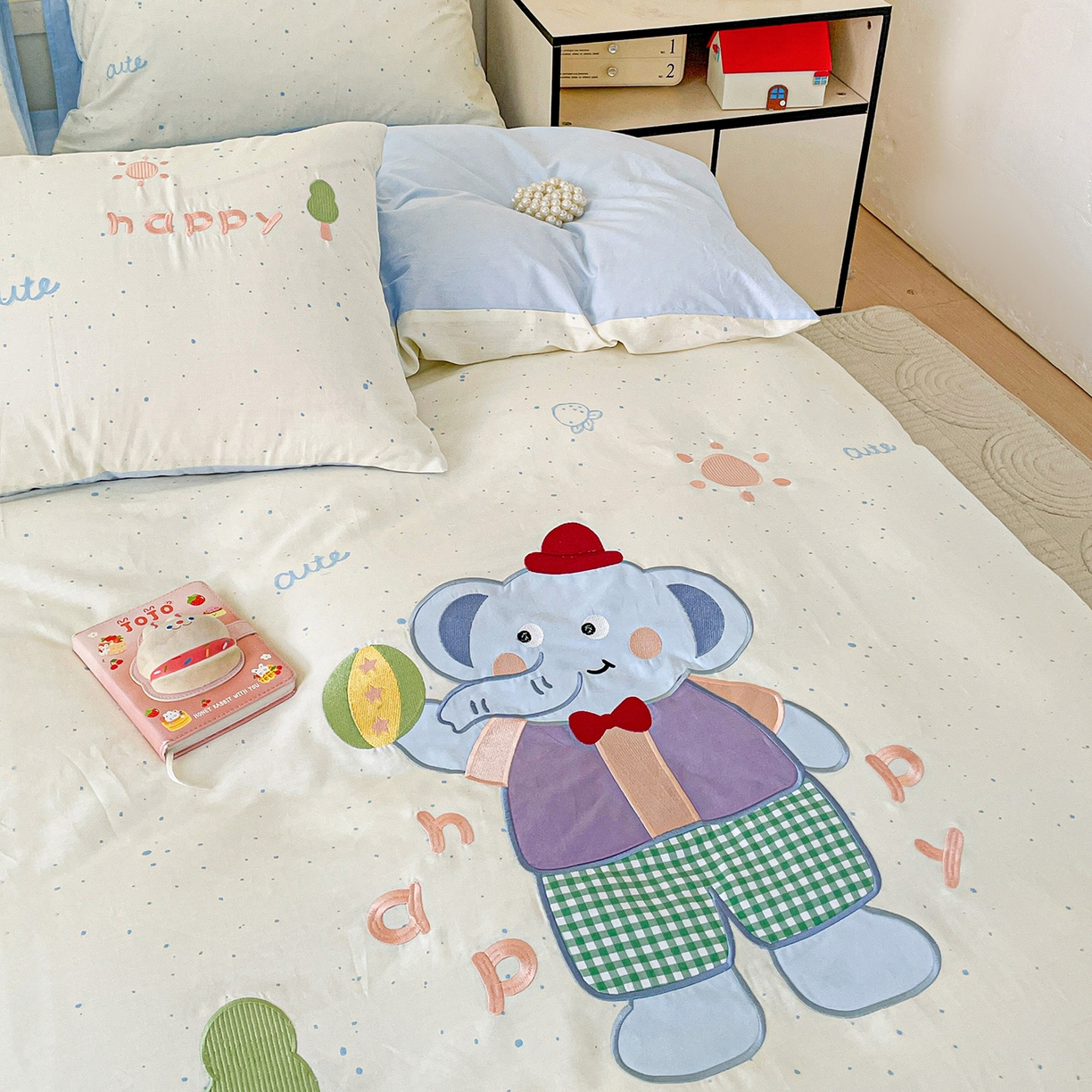 91家纺网 家纺一手货源 找家纺 娜娜 2025新款13376全棉贴布绣四件套 小飞象