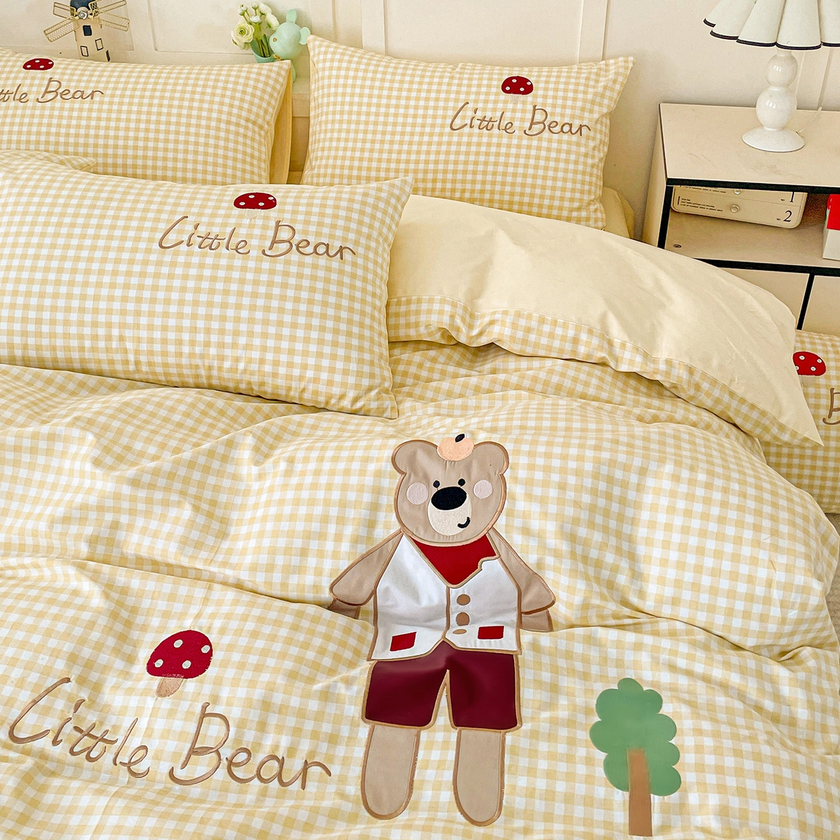 91家纺网 家纺一手货源 找家纺 娜娜 2025新款13376全棉贴布绣四件套 熊大大