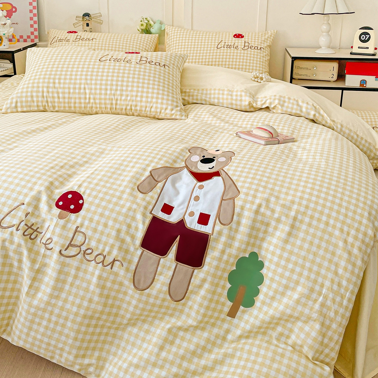 91家纺网 家纺一手货源 找家纺 娜娜 2025新款13376全棉贴布绣四件套 熊大大