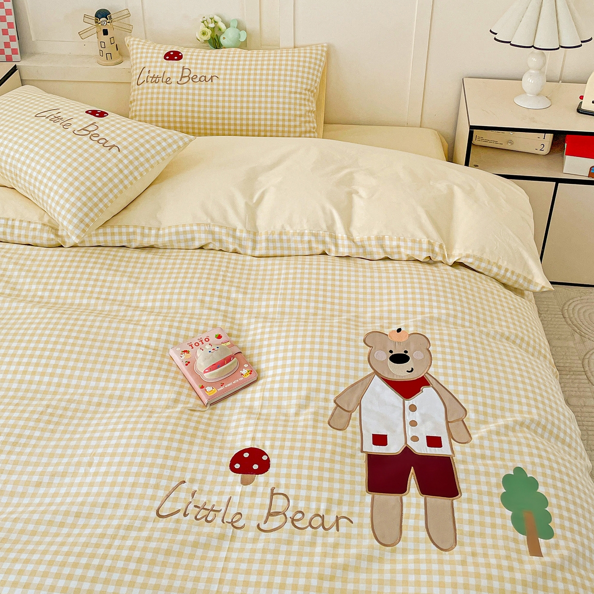 91家纺网 家纺一手货源 找家纺 娜娜 2025新款13376全棉贴布绣四件套 熊大大