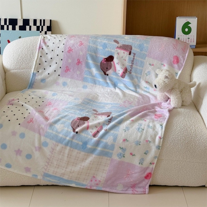 91家纺网 家纺一手货源 找家纺 顾里家纺 2025新款ins少女奶油系双面牛奶绒毯-第二组 拼接腊肠狗