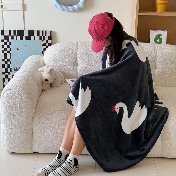 91家纺网 家纺一手货源 找家纺 顾里家纺 2025新款ins少女奶油系双面牛奶绒毯-第二组 黑天鹅