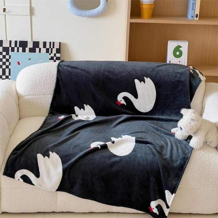 91家纺网 家纺一手货源 找家纺 顾里家纺 2025新款ins少女奶油系双面牛奶绒毯-第二组 黑天鹅