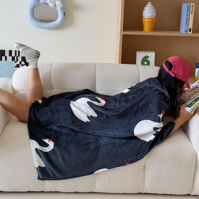 91家纺网 家纺一手货源 找家纺 顾里家纺 2025新款ins少女奶油系双面牛奶绒毯-第二组 黑天鹅