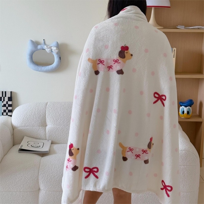 91家纺网 家纺一手货源 找家纺 顾里家纺 2025新款ins少女奶油系双面牛奶绒毯-第二组 波点腊肠狗