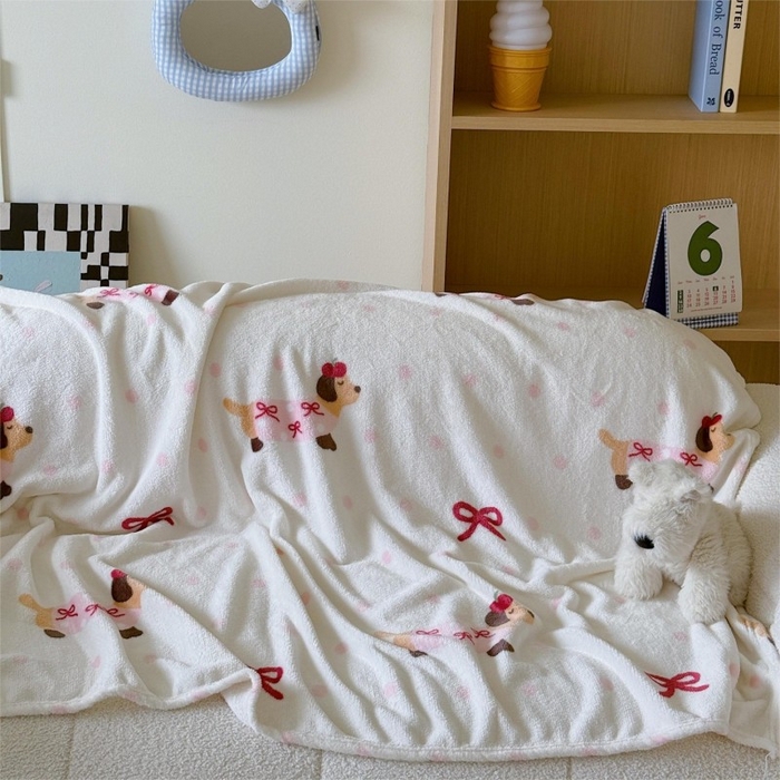 91家纺网 家纺一手货源 找家纺 顾里家纺 2025新款ins少女奶油系双面牛奶绒毯-第二组 波点腊肠狗