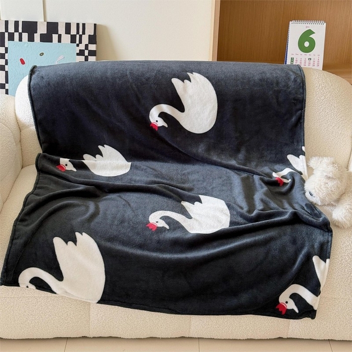 91家纺网 家纺一手货源 找家纺 顾里家纺 2025新款ins少女奶油系双面牛奶绒毯-第二组 黑天鹅