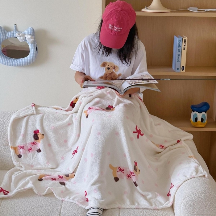 91家纺网 家纺一手货源 找家纺 顾里家纺 2025新款ins少女奶油系双面牛奶绒毯-第二组 波点腊肠狗