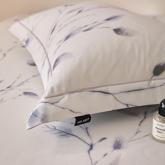 91家纺网 家纺一手货源 找家纺 禾时 2025新款A类100S长绒棉全棉数码印花单枕套 清风荷影