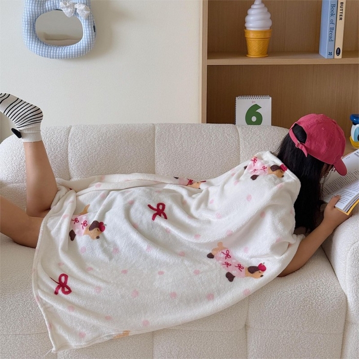 91家纺网 家纺一手货源 找家纺 顾里家纺 2025新款ins少女奶油系双面牛奶绒毯-第二组 波点腊肠狗