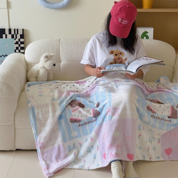 91家纺网 家纺一手货源 找家纺 顾里家纺 2025新款ins少女奶油系双面牛奶绒毯-第二组 拼接腊肠狗