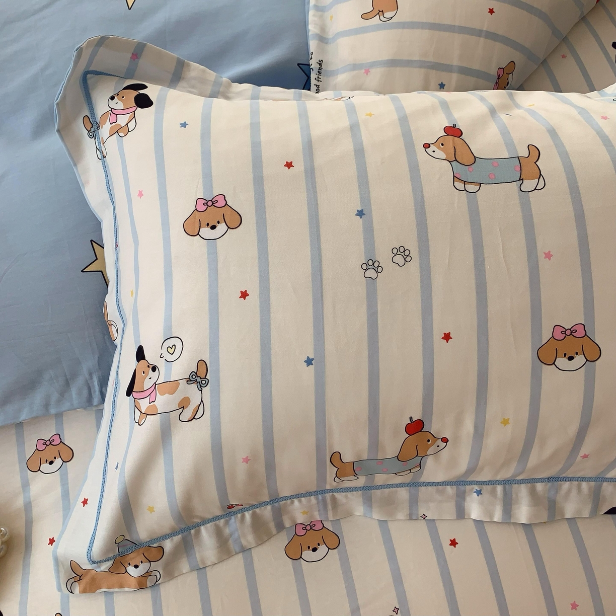 91家纺网 家纺一手货源 找家纺 莱豫家纺 2025春夏新款亲肤舒适小清新印花全棉纯棉四件套-第二批 欢乐狗狗