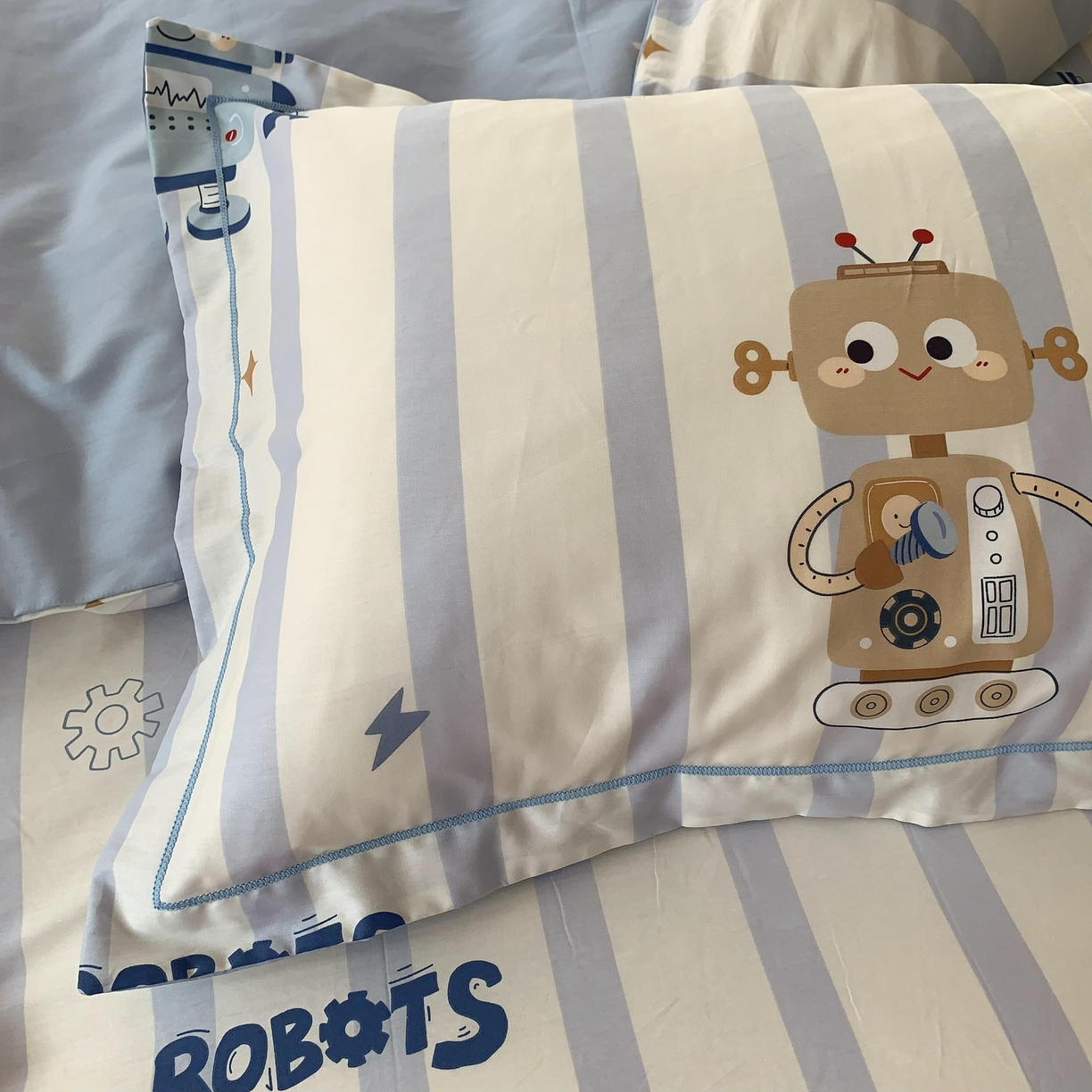 91家纺网 家纺一手货源 找家纺 莱豫家纺 2025春夏新款亲肤舒适小清新印花全棉纯棉四件套-第二批 机器人