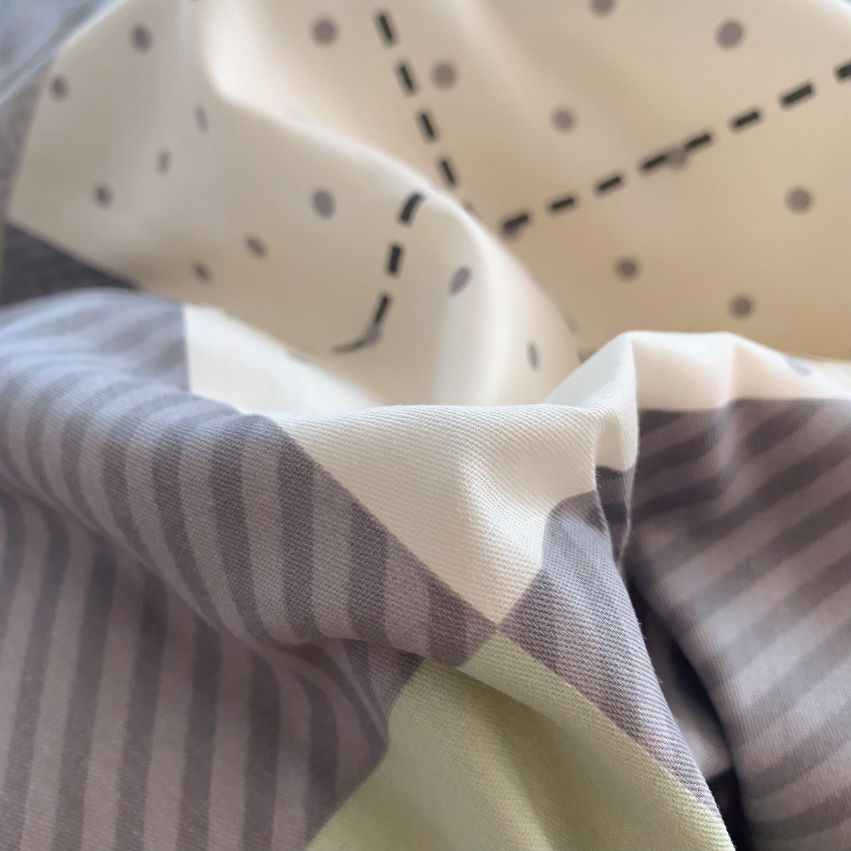 91家纺网 家纺一手货源 找家纺 莱豫家纺 2025春夏新款亲肤舒适小清新印花全棉纯棉四件套-第二批 积木电台 绿