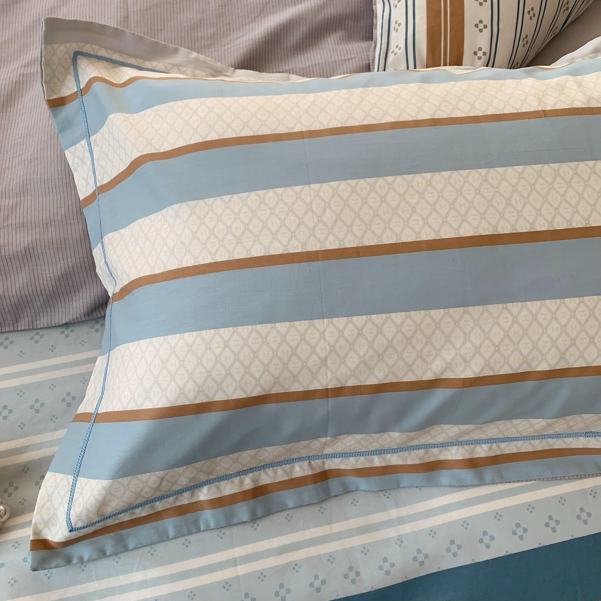 91家纺网 家纺一手货源 找家纺 莱豫家纺 2025春夏新款亲肤舒适小清新印花全棉纯棉四件套-第二批 莫比环