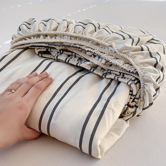 91家纺网 家纺一手货源 找家纺 赫然家纺 2026新款亲肤舒适活性印染水洗棉床笠系列-单床笠 黑白竖条