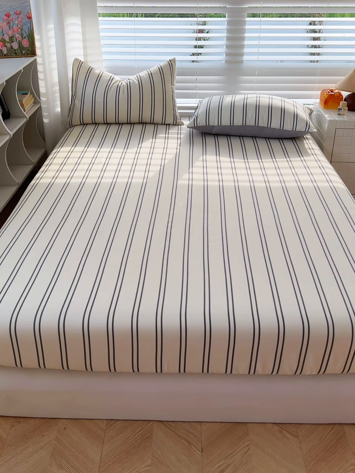 91家纺网 家纺一手货源 找家纺 赫然家纺 2026新款亲肤舒适活性印染水洗棉床笠系列-单床笠 黑白竖条