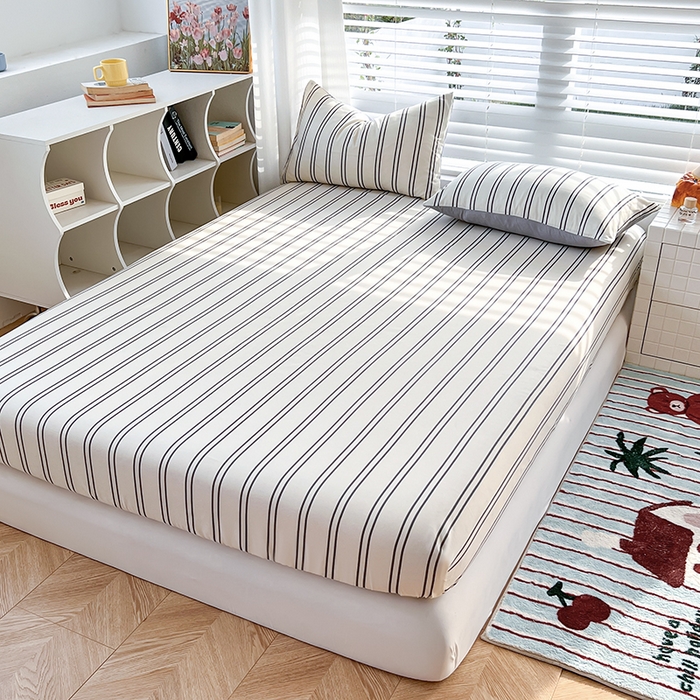 91家纺网 家纺一手货源 找家纺 赫然家纺 2026新款亲肤舒适活性印染水洗棉床笠系列床笠三件套（床笠+枕套） 黑白竖条