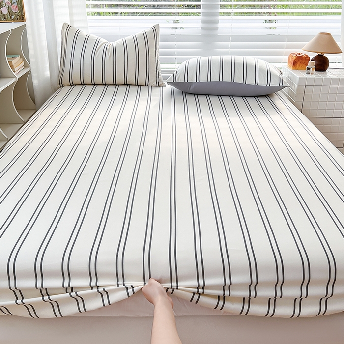 91家纺网 家纺一手货源 找家纺 赫然家纺 2026新款亲肤舒适活性印染水洗棉床笠系列床笠三件套（床笠+枕套） 黑白竖条