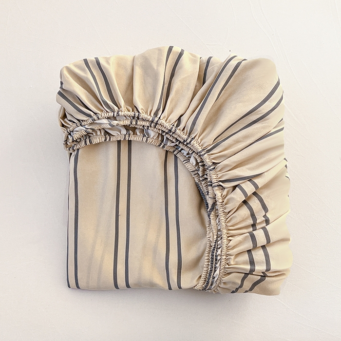 91家纺网 家纺一手货源 找家纺 赫然家纺 2026新款亲肤舒适活性印染水洗棉床笠系列-单床笠 浅咖竖条