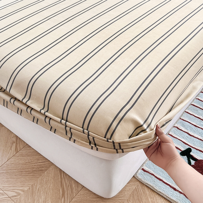 91家纺网 家纺一手货源 找家纺 赫然家纺 2026新款亲肤舒适活性印染水洗棉床笠系列床笠三件套（床笠+枕套） 浅咖竖条