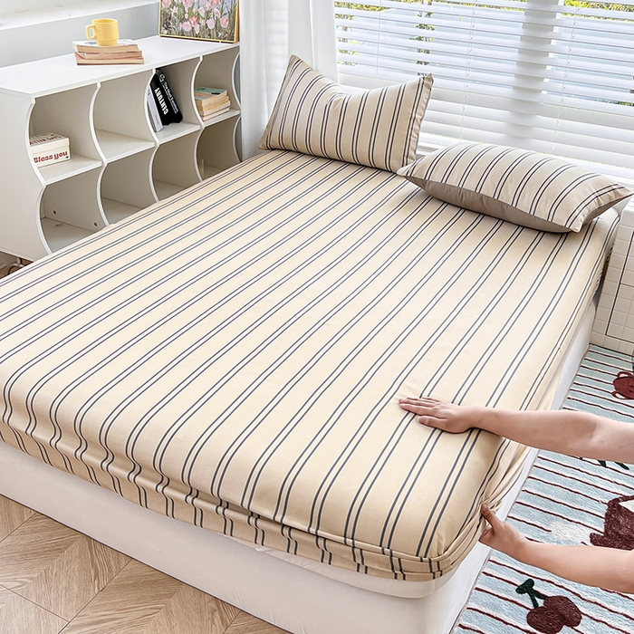 91家纺网 家纺一手货源 找家纺 赫然家纺 2026新款亲肤舒适活性印染水洗棉床笠系列床笠三件套（床笠+枕套） 浅咖竖条