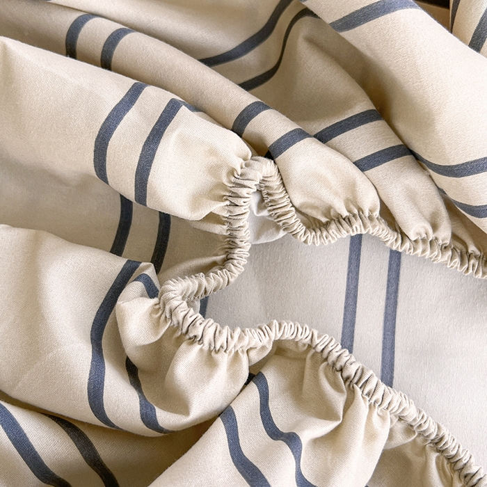 91家纺网 家纺一手货源 找家纺 赫然家纺 2026新款亲肤舒适活性印染水洗棉床笠系列床笠三件套（床笠+枕套） 浅咖竖条