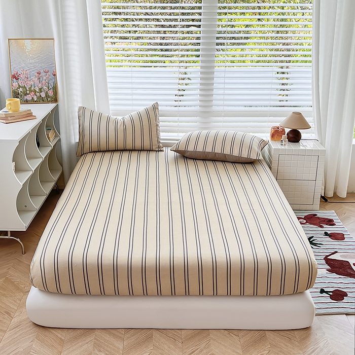 91家纺网 家纺一手货源 找家纺 赫然家纺 2026新款亲肤舒适活性印染水洗棉床笠系列床笠三件套（床笠+枕套） 浅咖竖条